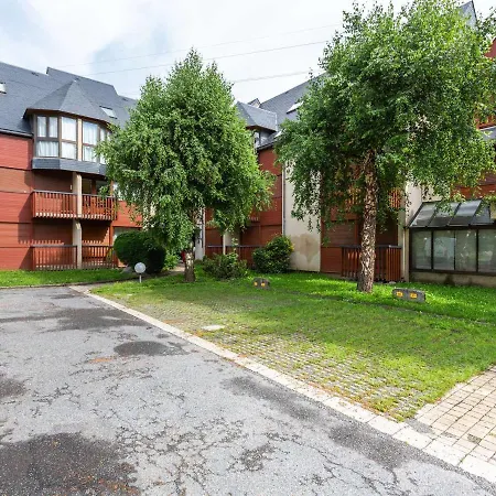 Apartment 4 Pers A Saint Lary Avec Wifi Gratuit, Balcon Sud, Jacuzzi, Salle De Gym, Sauna Et Parking - Fr-1-296-470 Vignec